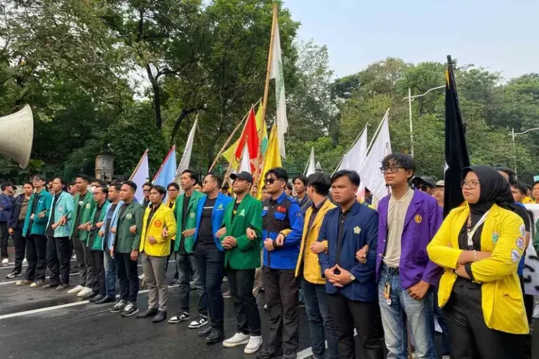 mahasiswa-demo-kompas-6ac33b1fed641501796f31e4
